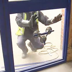 24 Hr Emergency Glass Technicians for Burglaries in Southwark SE1